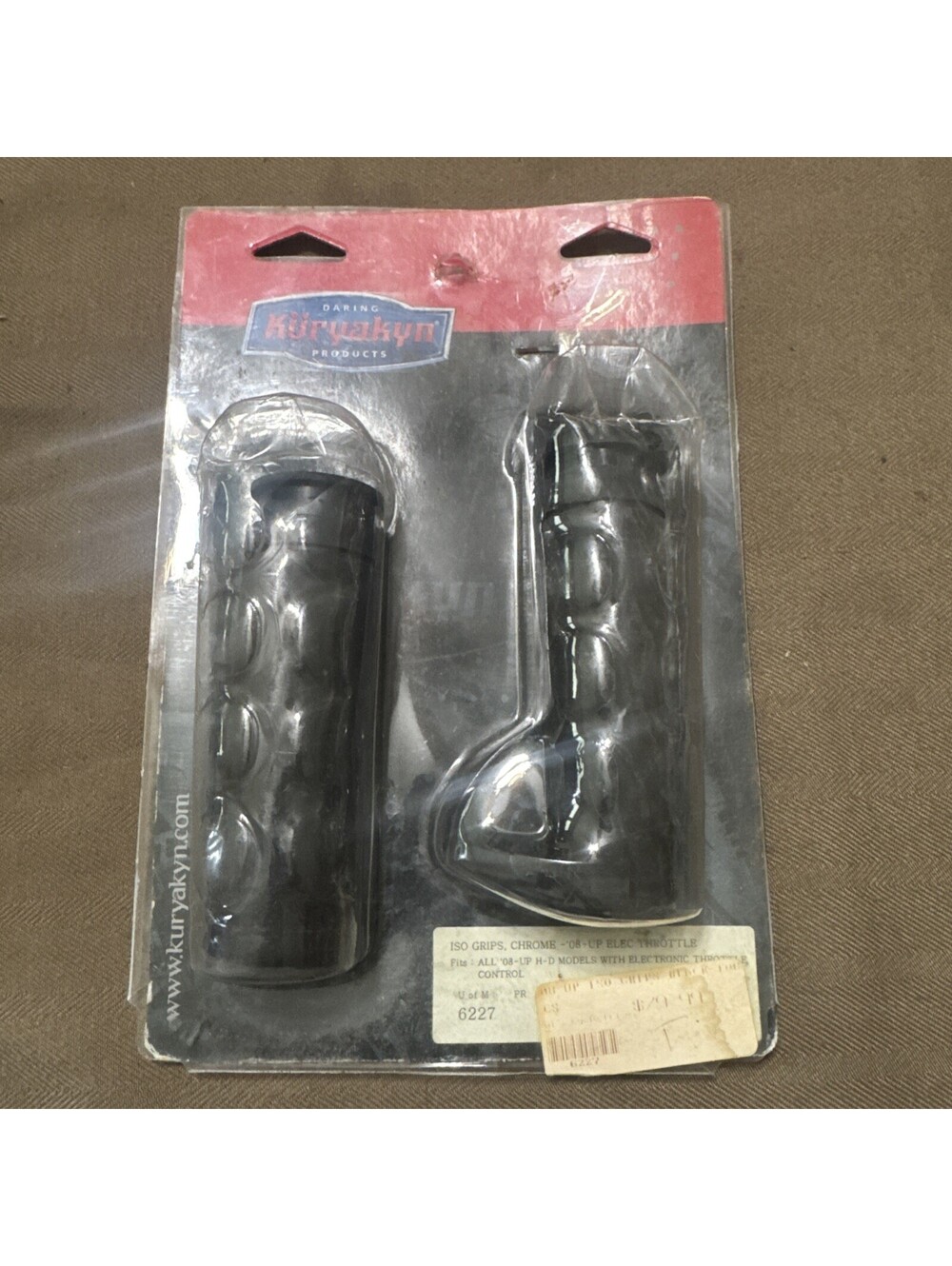 NEW - Kuryakyn Chrome ISO-Grips for '08 - '19 FLT | 6227 (S1-2)